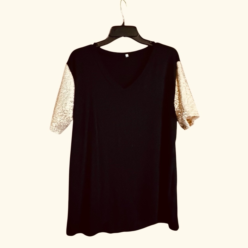 Black & Gold V-Neck Short Sleeve T-shirt Size XL
